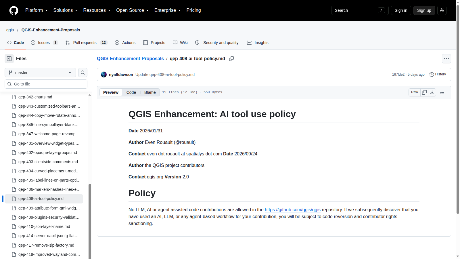 Pagina GitHub della policy QGIS che vieta contributi di codice assistiti da AI nel repository principale